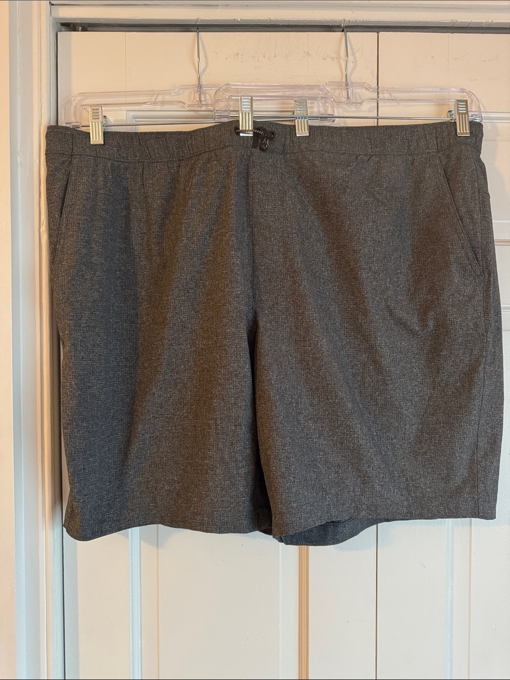 New with Tags Eddie Bauer Heather Gray Flat Front Men’s Shorts Adjustable Waist - Picture 3 of 11